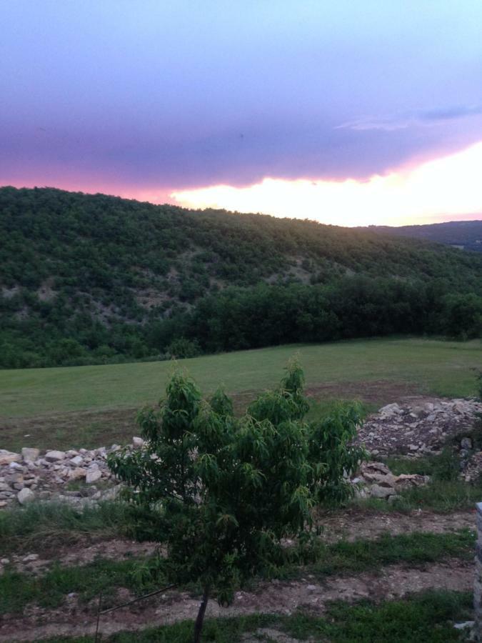 Гостьовий будинок La Roulotte Clerelu - Du Domaine Des Ramonets Каор Екстер'єр фото